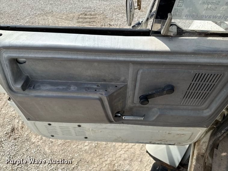 image for item ED5691 1996 Ford F800 water truck