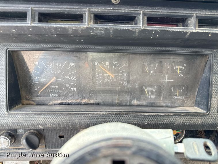 image for item ED5691 1996 Ford F800 water truck