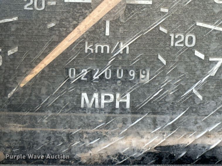 image for item ED5691 1996 Ford F800 water truck