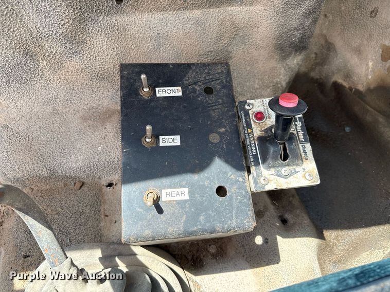 image for item ED5691 1996 Ford F800 water truck