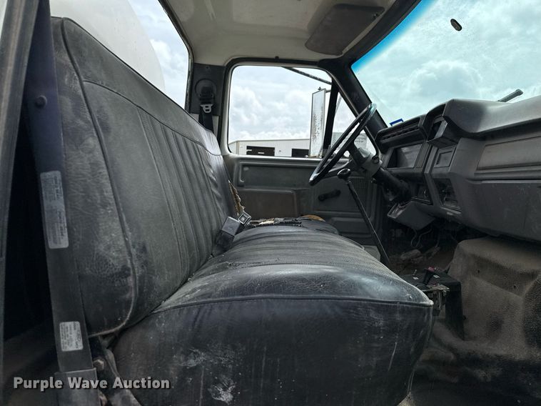 image for item ED5691 1996 Ford F800 water truck