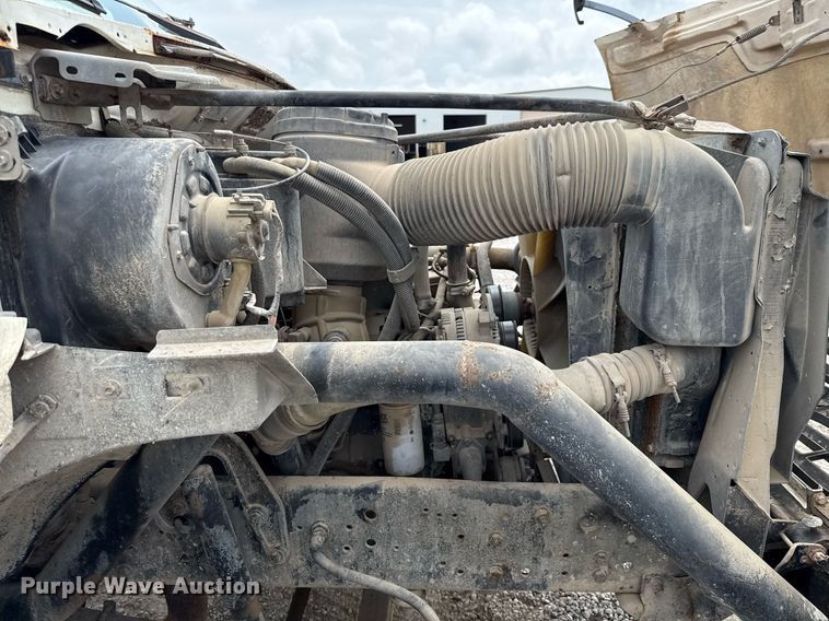 image for item ED5691 1996 Ford F800 water truck