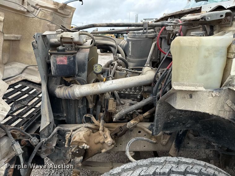 image for item ED5691 1996 Ford F800 water truck