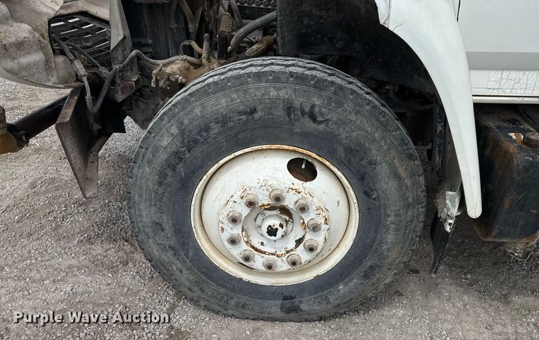 image for item ED5691 1996 Ford F800 water truck