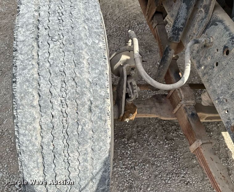 image for item ED5691 1996 Ford F800 water truck