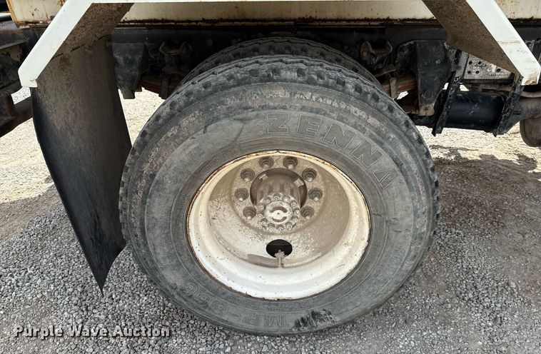 image for item ED5691 1996 Ford F800 water truck