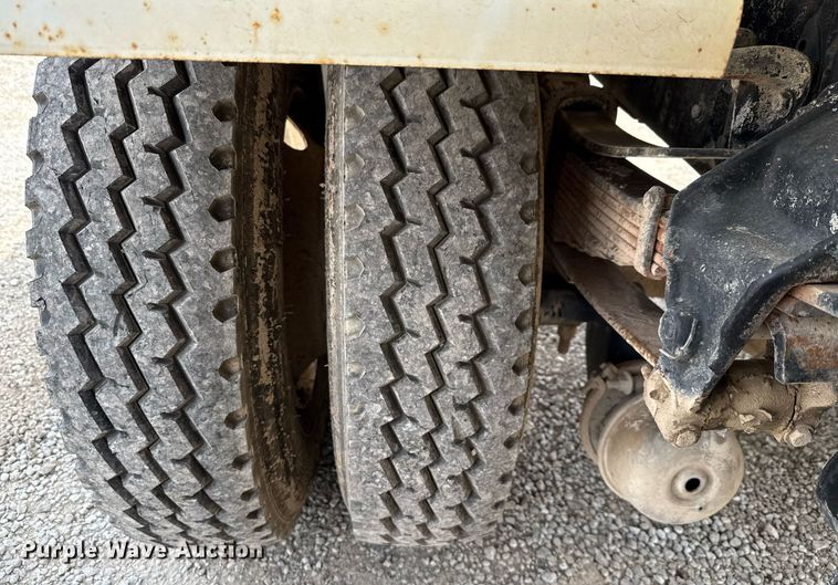 image for item ED5691 1996 Ford F800 water truck