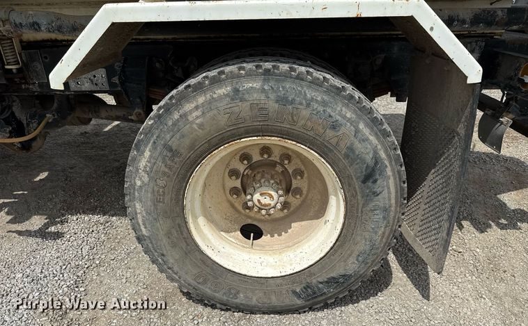 image for item ED5691 1996 Ford F800 water truck