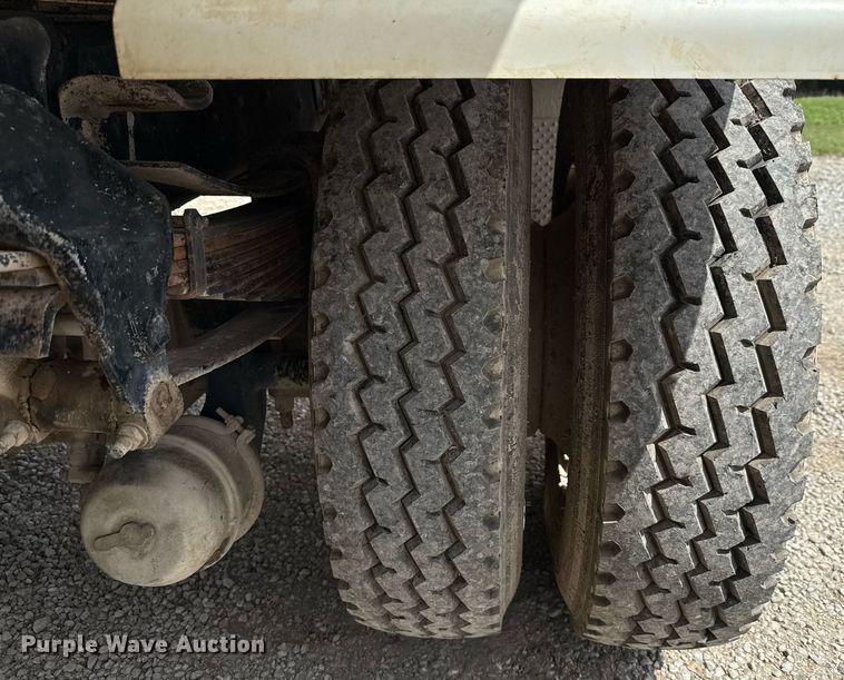 image for item ED5691 1996 Ford F800 water truck