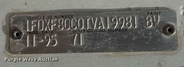 image for item ED5691 1996 Ford F800 water truck