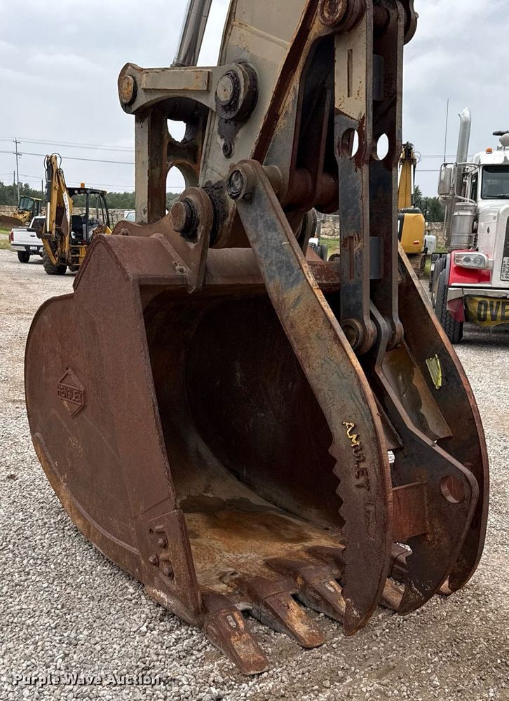 image for item ED5693 2003 Volvo EC 460 BLC excavator