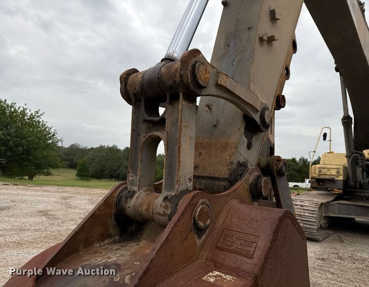 image for item ED5693 2003 Volvo EC 460 BLC excavator