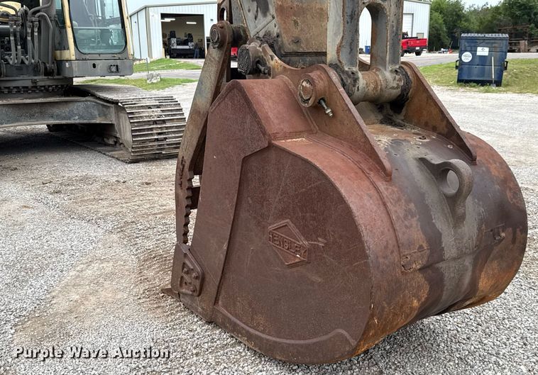 image for item ED5693 2003 Volvo EC 460 BLC excavator