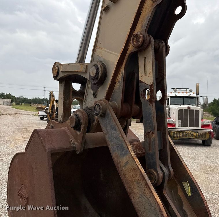 image for item ED5693 2003 Volvo EC 460 BLC excavator