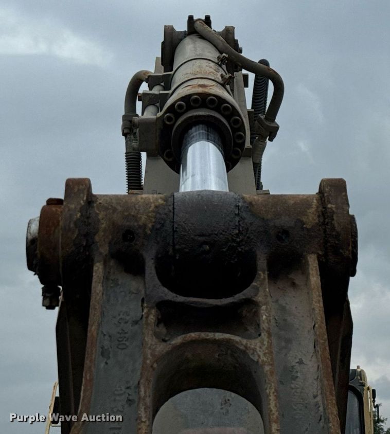 image for item ED5693 2003 Volvo EC 460 BLC excavator