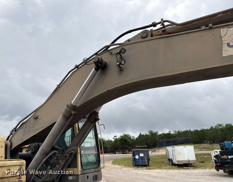 image for item ED5693 2003 Volvo EC 460 BLC excavator