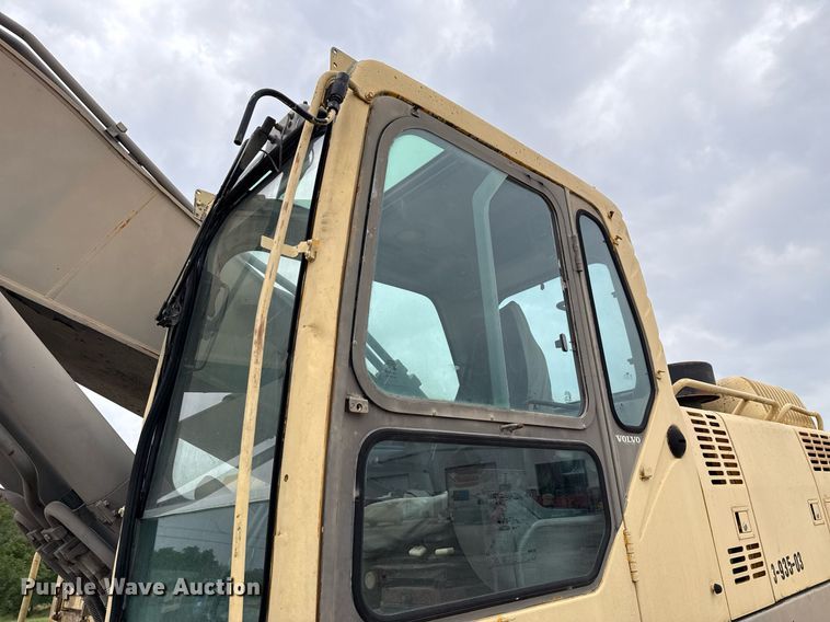 image for item ED5693 2003 Volvo EC 460 BLC excavator