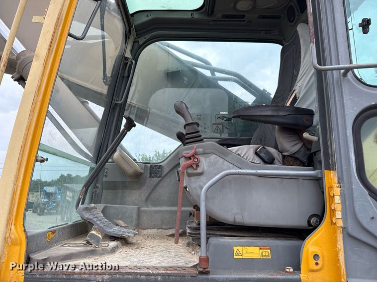 image for item ED5693 2003 Volvo EC 460 BLC excavator