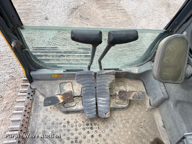 image for item ED5693 2003 Volvo EC 460 BLC excavator