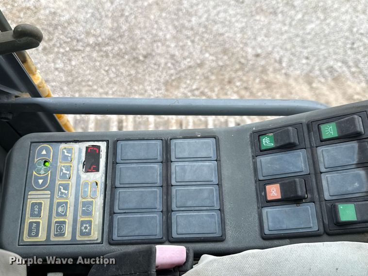 image for item ED5693 2003 Volvo EC 460 BLC excavator