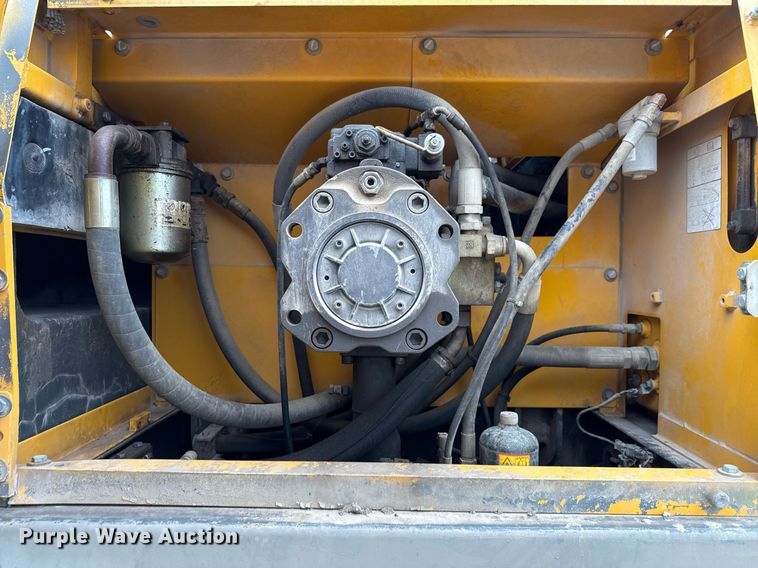 image for item ED5693 2003 Volvo EC 460 BLC excavator