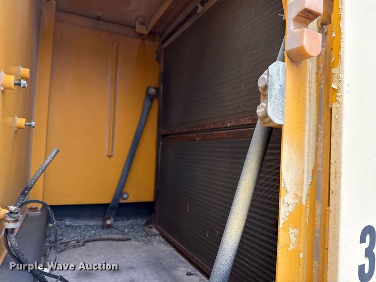 image for item ED5693 2003 Volvo EC 460 BLC excavator