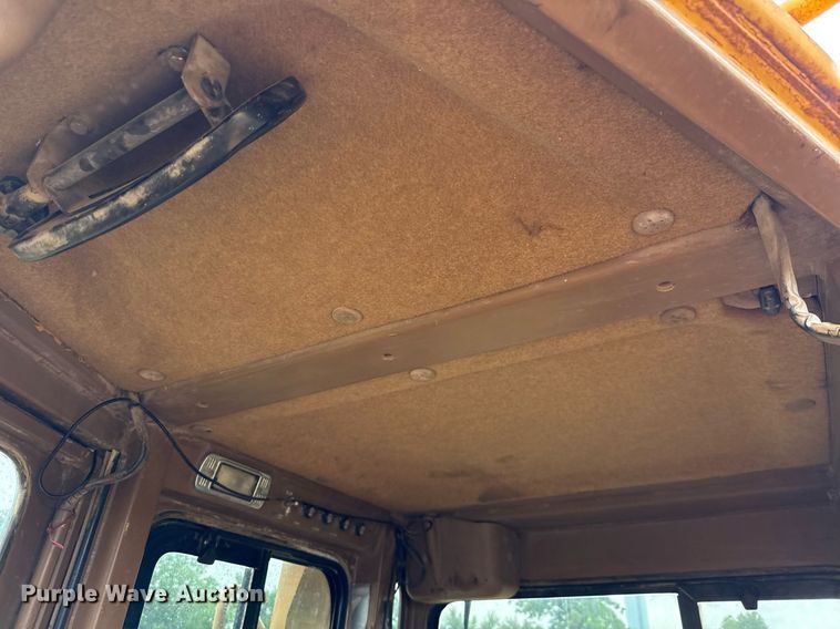 image for item ED5707 1988 Caterpillar  D8N dozer