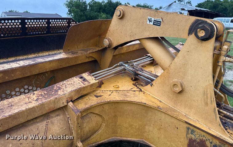 image for item ED5709 2012 John Deere 2112C scraper