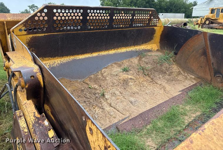 image for item ED5709 2012 John Deere 2112C scraper