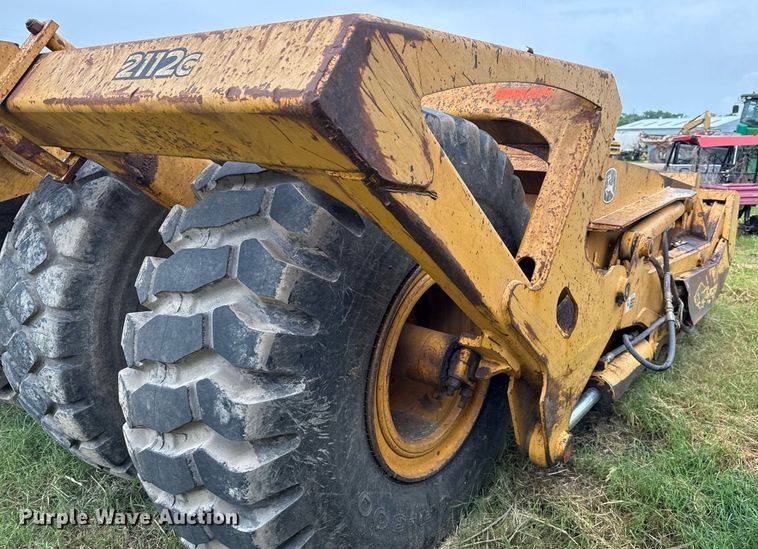 image for item ED5709 2012 John Deere 2112C scraper