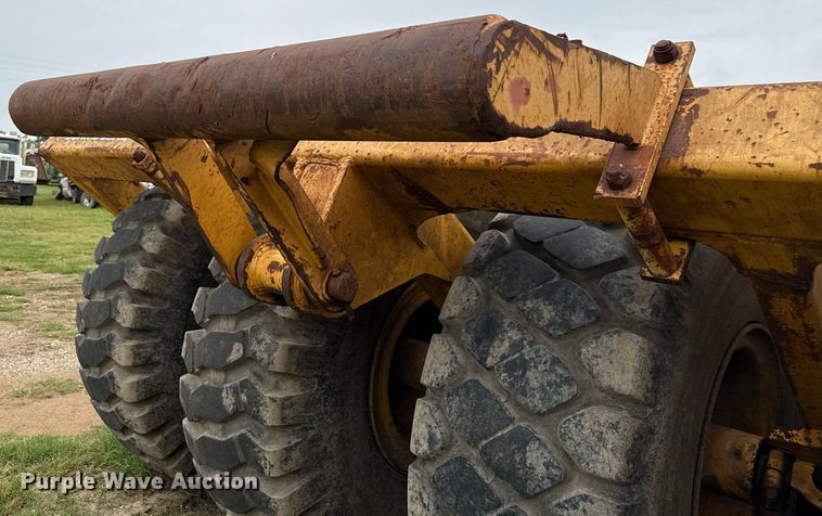 image for item ED5709 2012 John Deere 2112C scraper