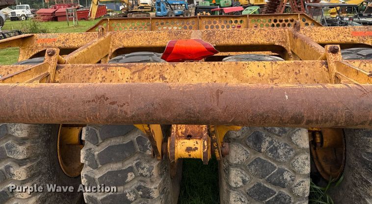 image for item ED5709 2012 John Deere 2112C scraper