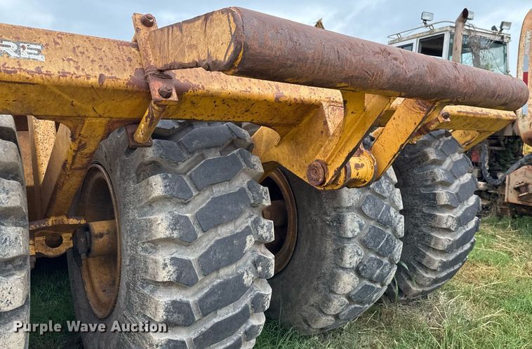 image for item ED5709 2012 John Deere 2112C scraper