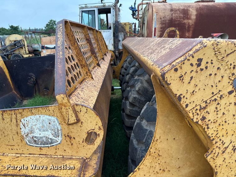 image for item ED5709 2012 John Deere 2112C scraper