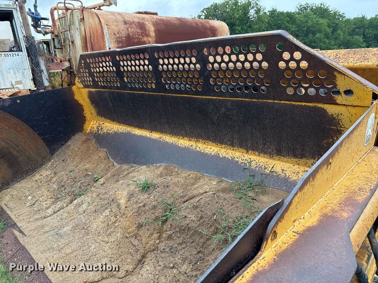 image for item ED5709 2012 John Deere 2112C scraper