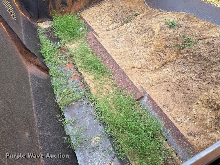 image for item ED5709 2012 John Deere 2112C scraper