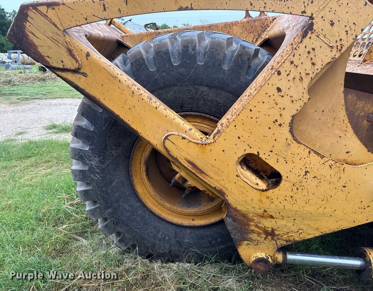 image for item ED5709 2012 John Deere 2112C scraper