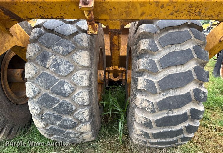 image for item ED5709 2012 John Deere 2112C scraper