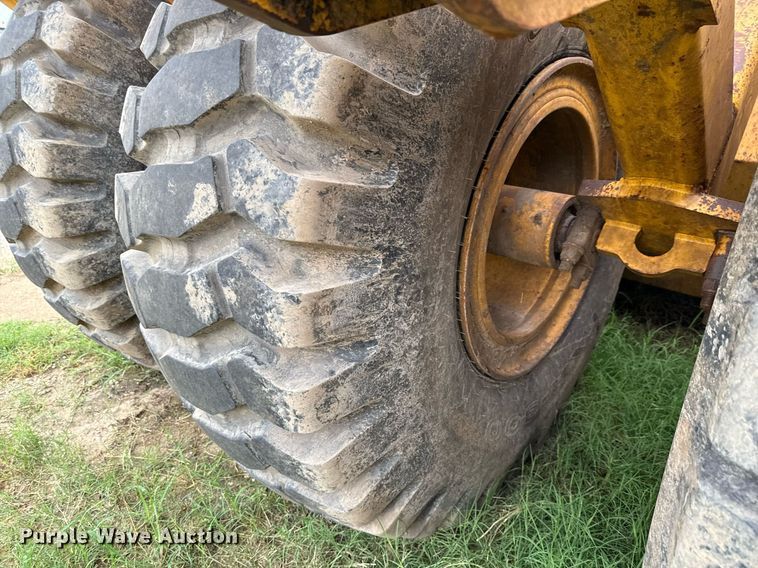 image for item ED5709 2012 John Deere 2112C scraper