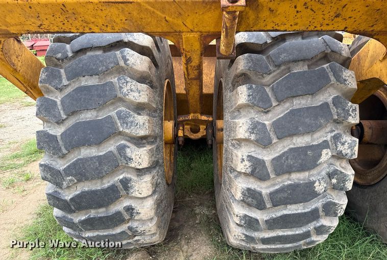 image for item ED5709 2012 John Deere 2112C scraper