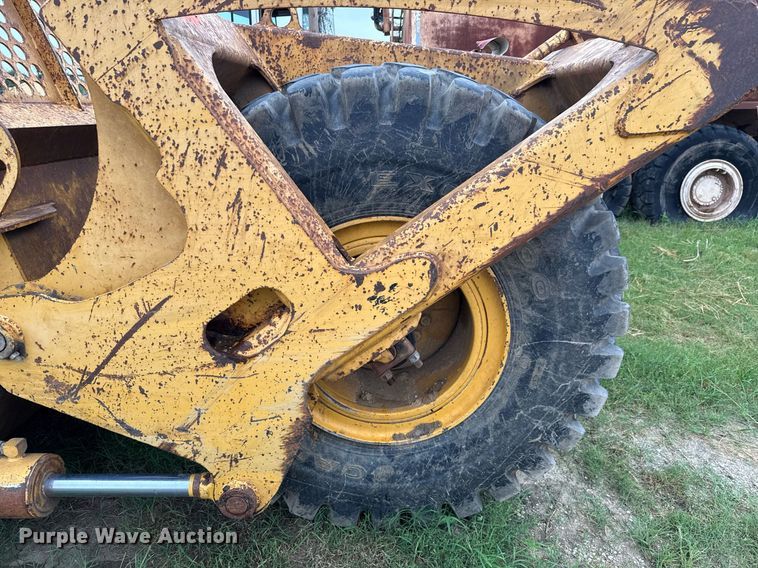 image for item ED5709 2012 John Deere 2112C scraper