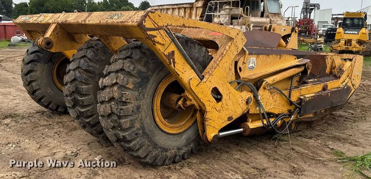 image for item ED5710 John Deere 2112C scraper