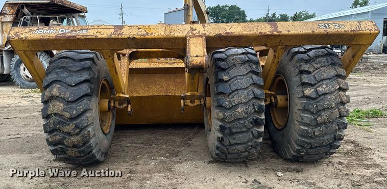 image for item ED5710 John Deere 2112C scraper