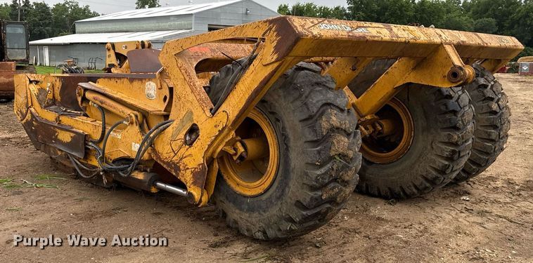 image for item ED5710 John Deere 2112C scraper