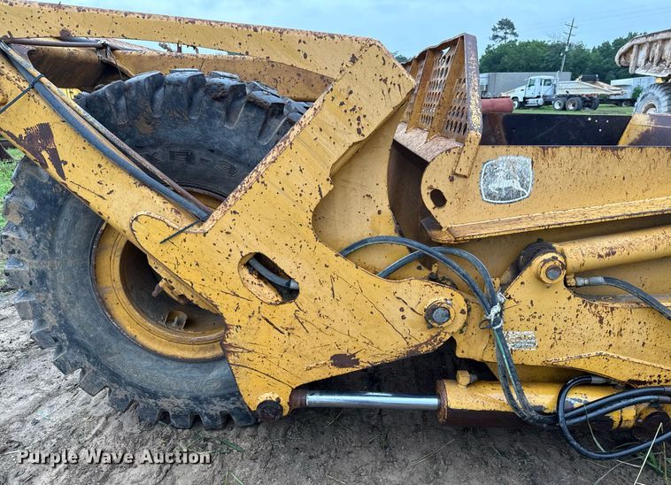 image for item ED5710 John Deere 2112C scraper