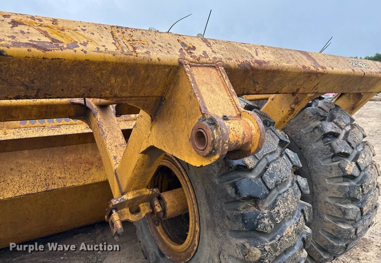 image for item ED5710 John Deere 2112C scraper