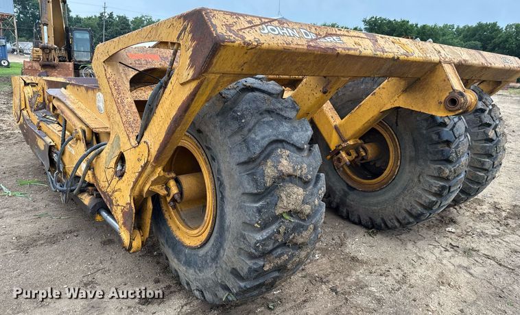 image for item ED5710 John Deere 2112C scraper
