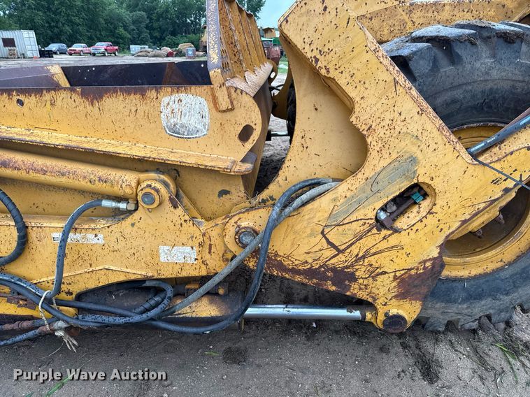 image for item ED5710 John Deere 2112C scraper