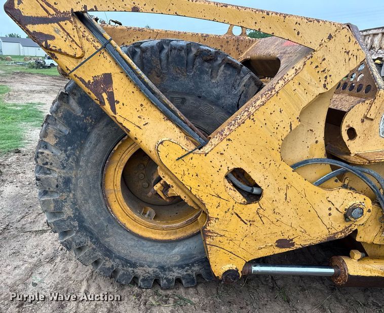 image for item ED5710 John Deere 2112C scraper