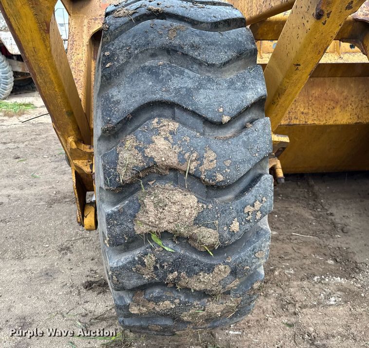 image for item ED5710 John Deere 2112C scraper